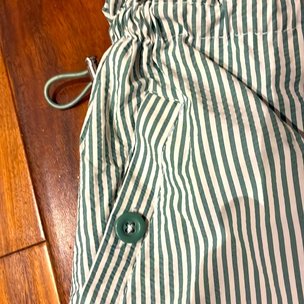 Forever 21 Stripped Women Shorts✨ - Picture 5 of 10
